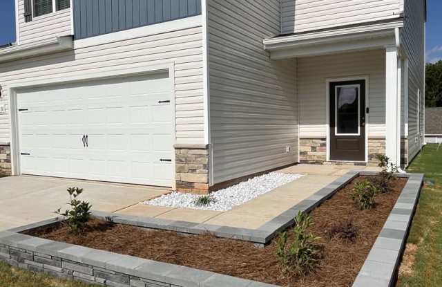 Newer 3 Bed House in East Charlotte