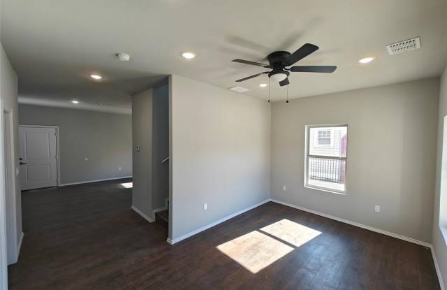 914 N Rockwall Avenue