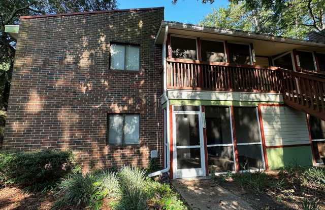 CUTE 2/1 CONDO w/ Washer/Dryer, Screen Porch, Community Pool, Close to FSU and TCC! $1075/month Avail August 1st! photos photos
