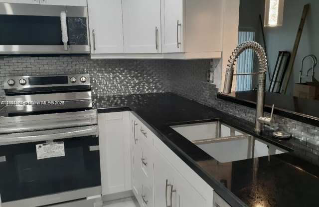 9421 Fontainebleau Blvd