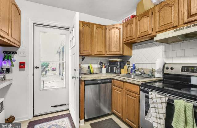 350 GREEN Lane unit: 1F