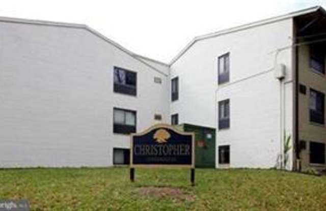 Cozy 1 Bedroom 1 Bathroom Condo- Conveniently Located at DC line