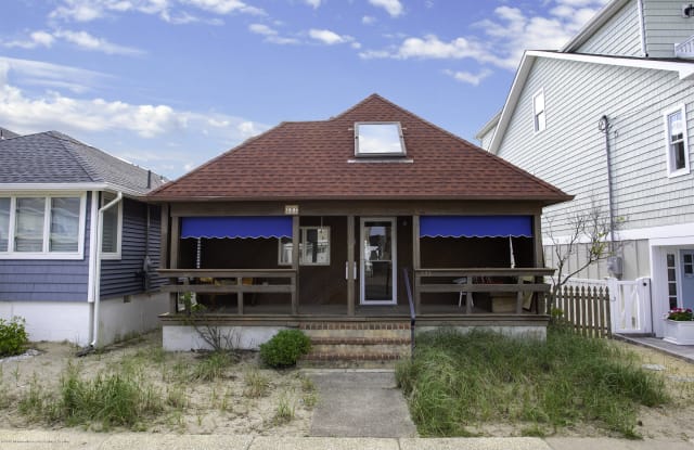 327 E 1st Avenue - 327 1st Ave, Manasquan, NJ 08736