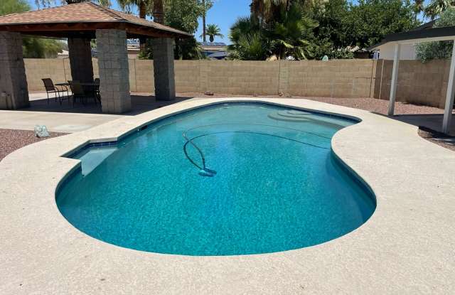 Photo of 498 S Villa Nueva Dr