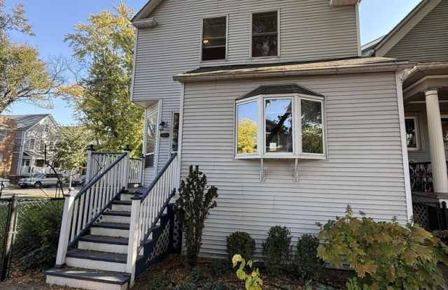 Photo of 3857 N Hermitage Avenue