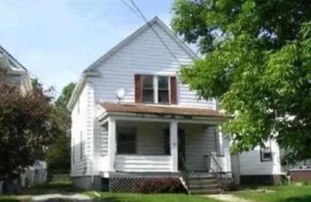 Photo of 826 W 11th St