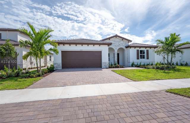 2485 SE 29th Dr