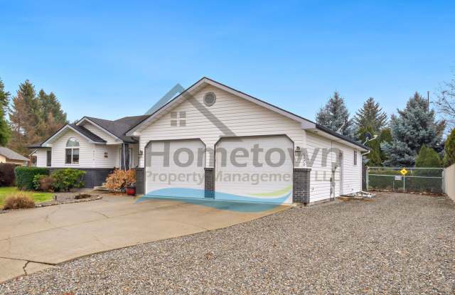 2 Bedroom 1 Bath Home with Off-Street Parking Available in Hayden! photos photos