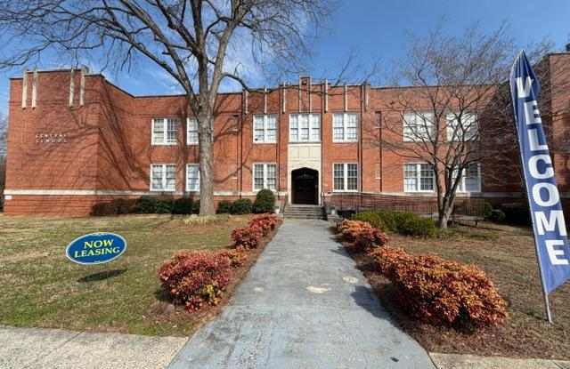 425 E. Washington Ave, 401-202