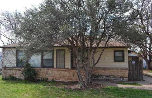 Centrally Located 2/1/1