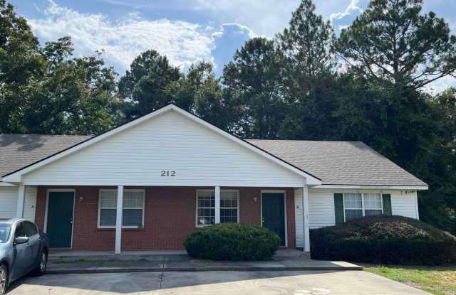 Photo of 2 Bedroom/2 Bath Duplex located in North Valdosta