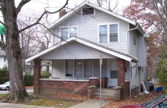 528 S Woodlawn Ave - 528 South Woodlawn Avenue, Bloomington, IN 47401