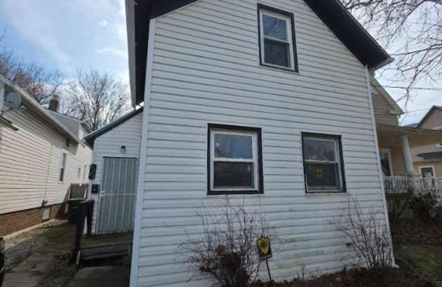 Multi Family Home 3 Bedroom and 1 Bath For Rent