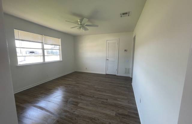 1101 Sunset Dr