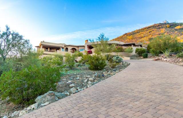 1930 E DESERT WILLOW Drive