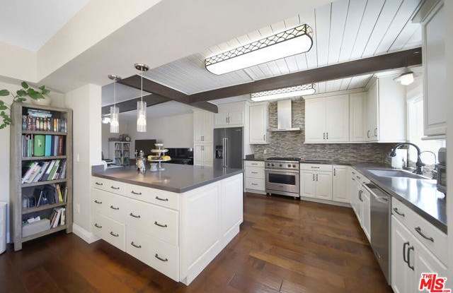 2260 Los Amigos Street