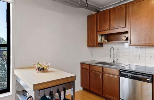 15 E Franklin Avenue