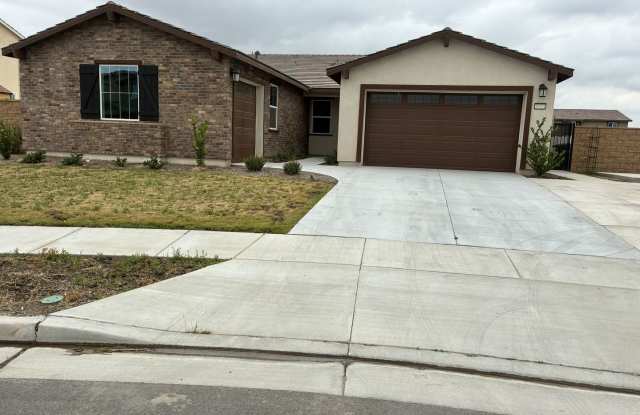 Spacious 4-Bedroom Single-Story Home with Large Backyard