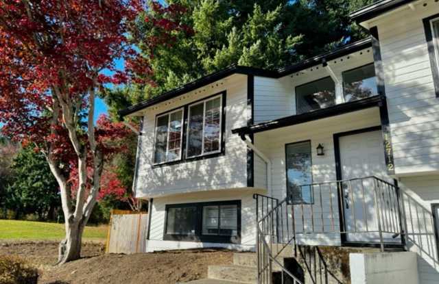 4BR | 3BA Spacious House with Large Backyard