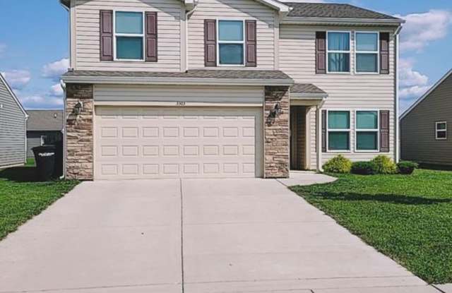 Spacious 4-Bedroom Home with Loft, Fenced Backyard & Modern Finishes