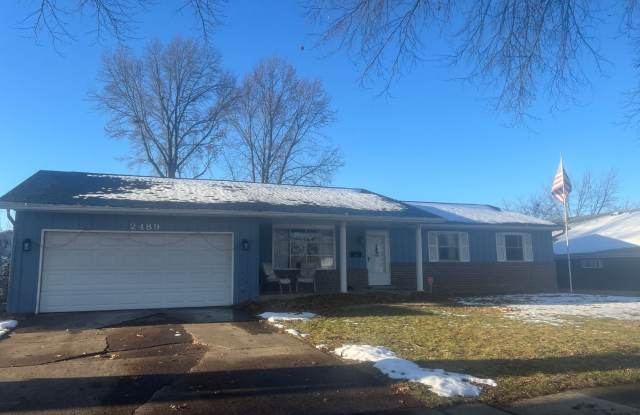 Indian Hills 3 Bedroom 2 full Bath 2300 Sq ft