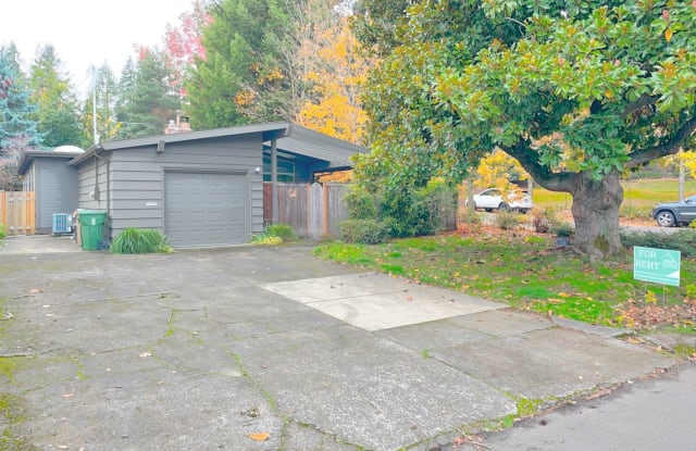 240 3rd St. - 240 3rd Street, Lake Oswego, OR 97034