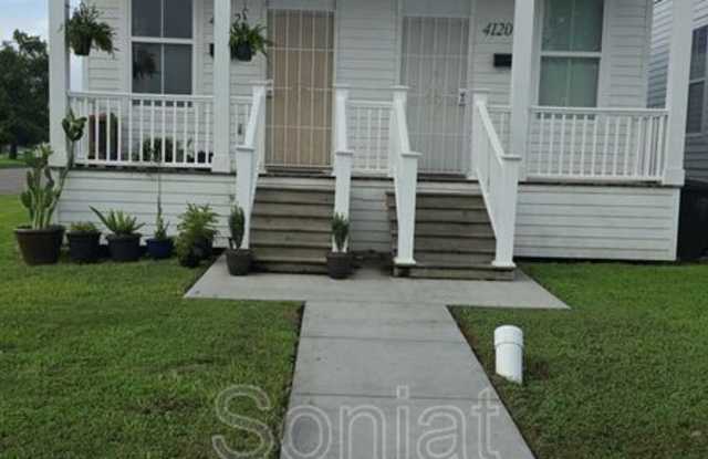 4120 N Rocheblave