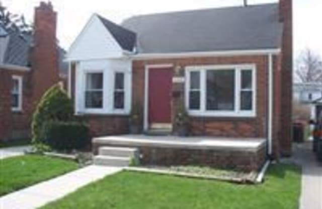 2209 Hollywood Ave - 2209 Hollywood Avenue, Grosse Pointe Woods, MI 48236