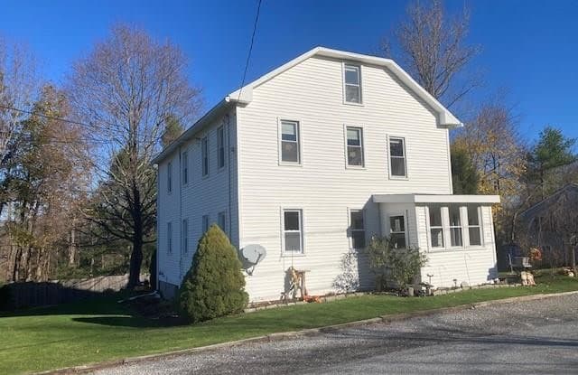 37 Roosevelt Avenue - 37 Roosevelt Avenue, Bantam, CT 06750