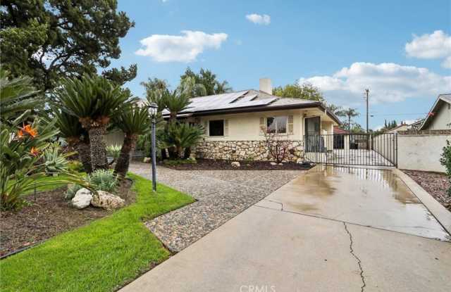 Photo of 8942 Oak Park Avenue