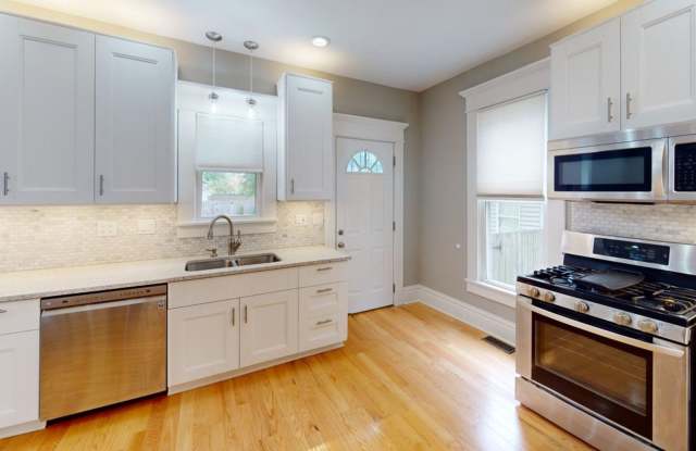 Photo of 5 BEDROOMS + 2.5 BATHROOMS + 3 FREE OFF-STREET Parking Spaces SINGLE FAMILY HOUSE! Available August 20, 2026! Schedule to see it today!