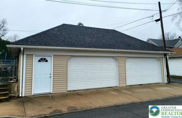 534 Kurtz Street unit: Garage