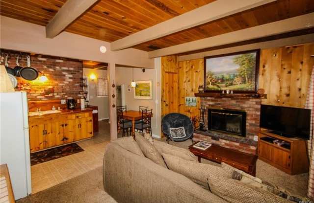 1020 West Country Club Boulevard