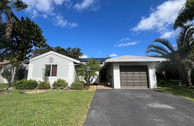 Photo of Pretty, Rarely Available 3/2 Lakeview in Davie