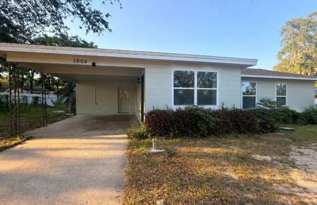 Charming 3 Bedroom Home in the Heart of Leesburg!