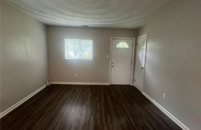 615 Queens View Court