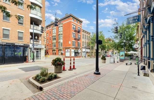 1326 Vine Street unit: 9