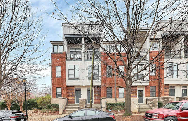 546 N Mcdowell Street