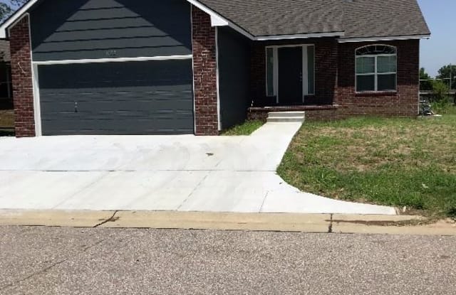 1622 S Smithmoor Ct - 1622 S Smithmoor Ct, Wichita, KS 67207