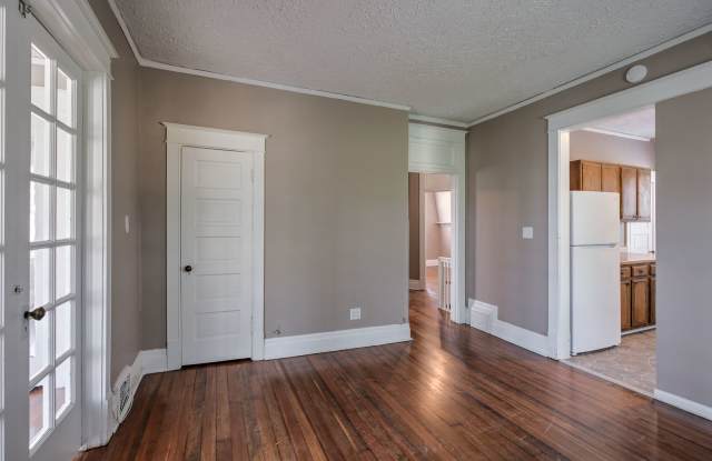 Photo of 3405 Dewey Avenue