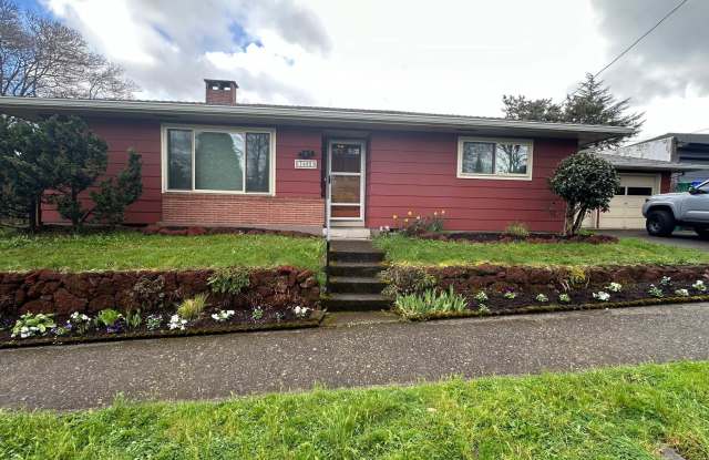 Beautiful 2 bedroom SFH overlooking Rose City Golf Course! See video - No Pets please - 7432 Northeast Tillamook Street, Portland, OR 97213