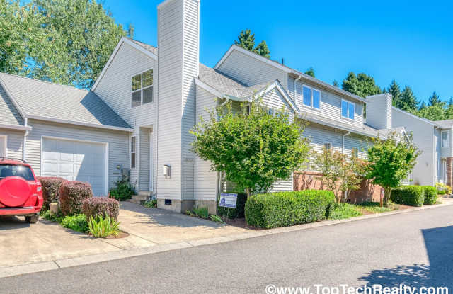 Delightful 3 Bed | 2.5 Bath Townhome | Beaverton | Minutes to Shopping, Dining & Parks | Prime Location