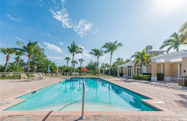 1825 Bridgepointe Circle unit: 16