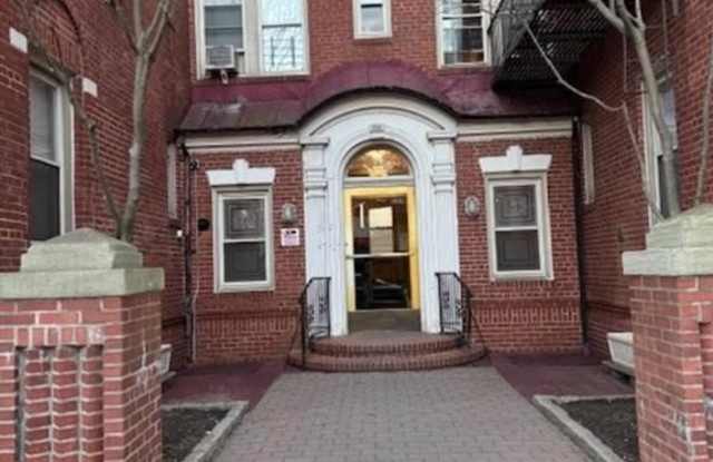 1560 E 18th Street
