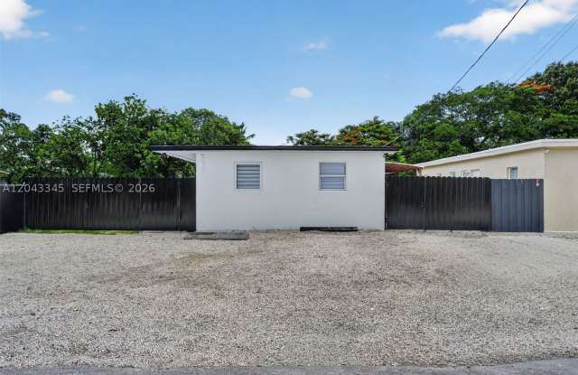 636 NW 14th Ter