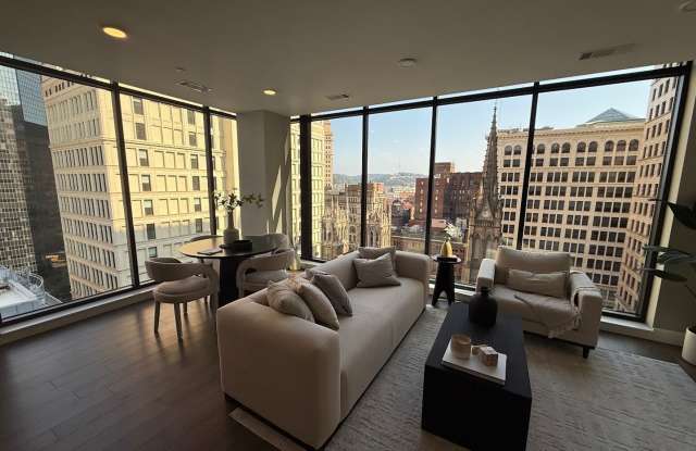 Gorgeous 2 Bedroom 2 Bathroom Downtown Condo with Epic Views and Free Parking
