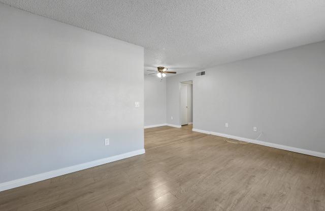 2930 Canyon Crest Dr. #28