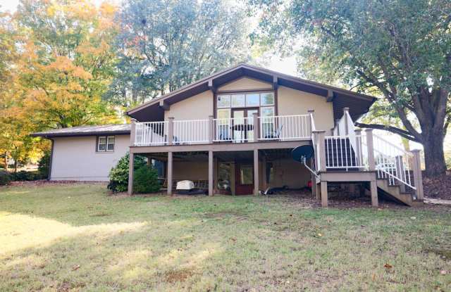 Photo of Charming 3 Bedroom with New Renovations!