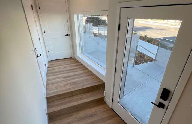 New Build Townhome in the Highlands - Rooftop Terrace With Beautiful Cityscape Views!