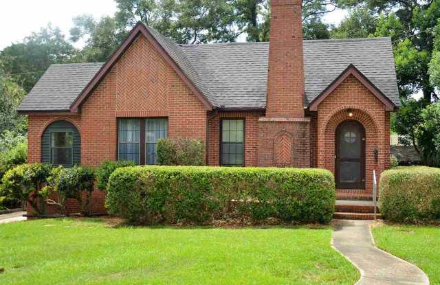 418 HILLCREST ST.